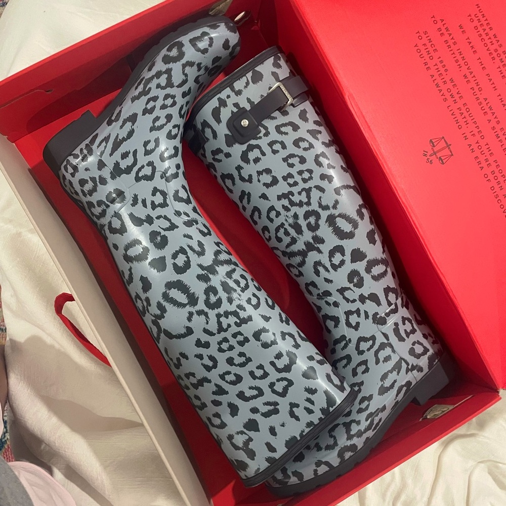 Hunter Original Leopard Print Refined Tall Waterproof Rain and Snow Boots Size 9